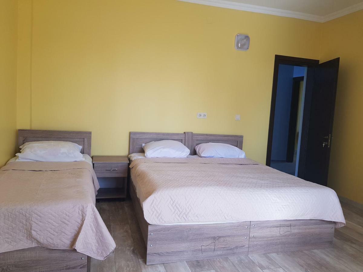 Femily Hotel In Batumi Mareti Str 2 Exterior photo