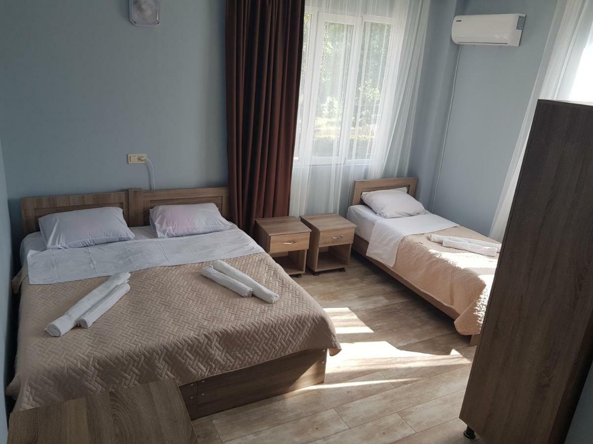 Femily Hotel In Batumi Mareti Str 2 Exterior photo